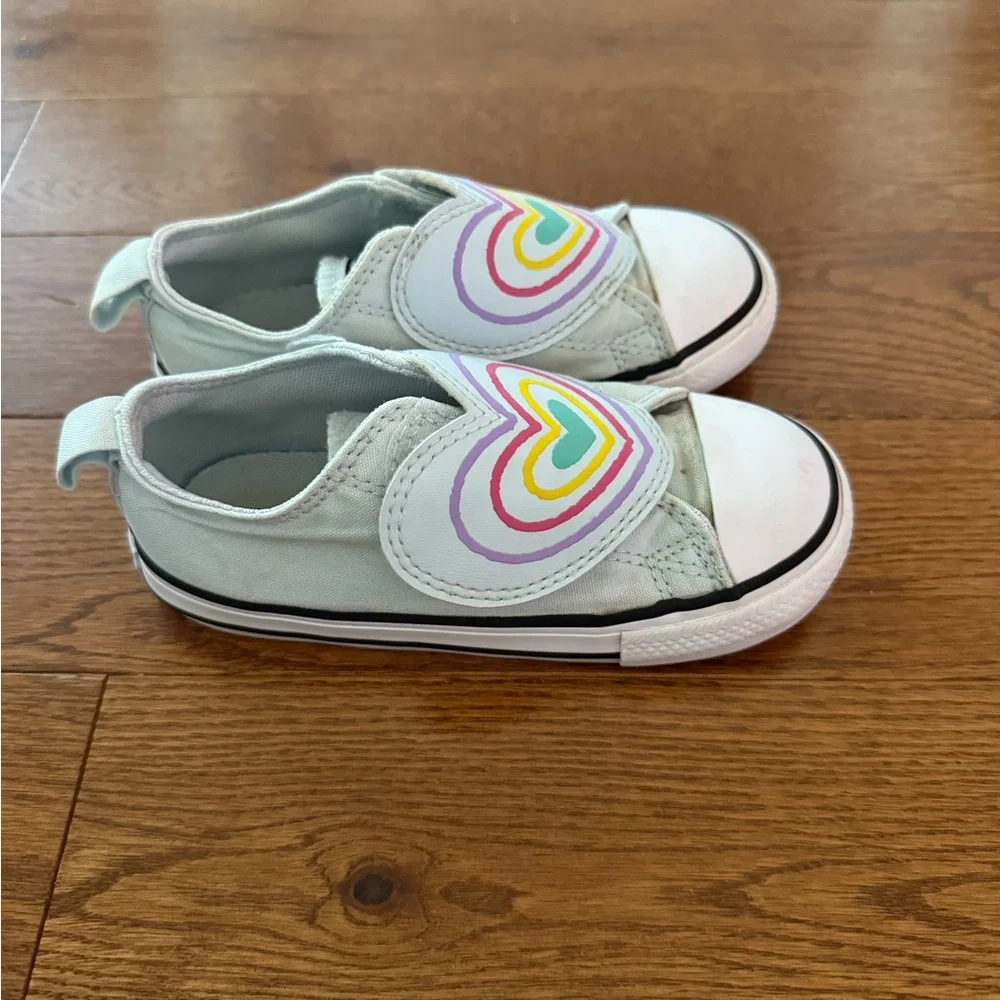 Converse Chuck Taylor All Star Heart Sneaker
